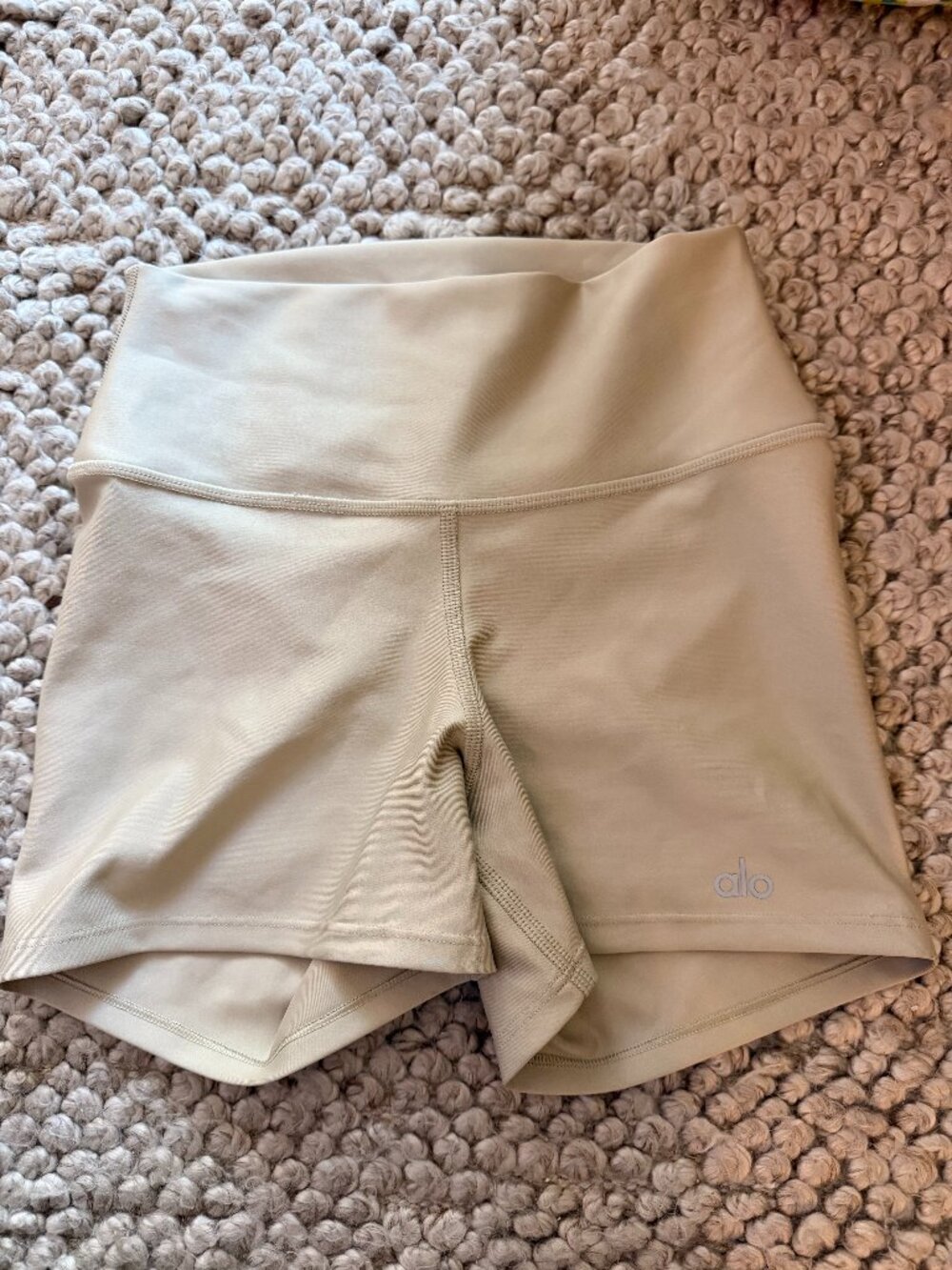 Alo Biker Shorts Gold XS